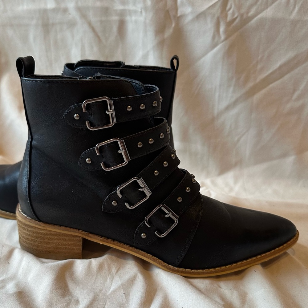 Beast Fashion nelson buckle boots